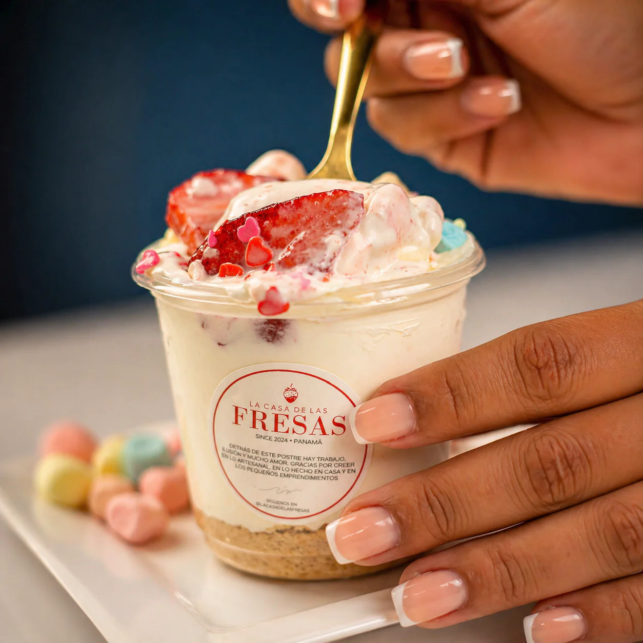 2 Crocantes de Fresas con Crema + Cupón de $100 Off para servicio de Snack Bar por $8.50 en La Casa de las Fresas - Image 2
