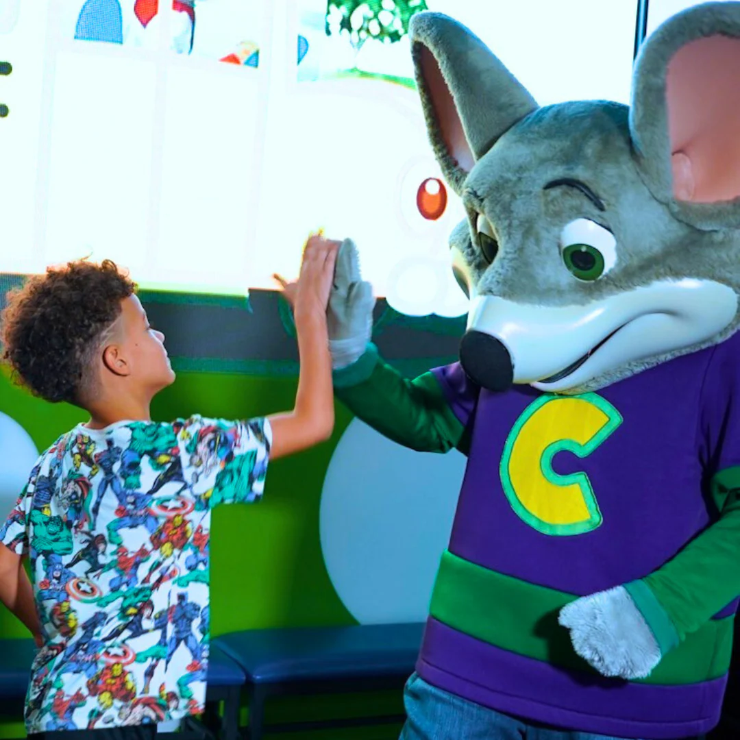 2 Horas de Juegos Ilimitado para 2 Personas + 1 Pizza Regular + 40% Off en HBD desde $15 en Chuck E. Cheese's de Multiplaza - Image 5