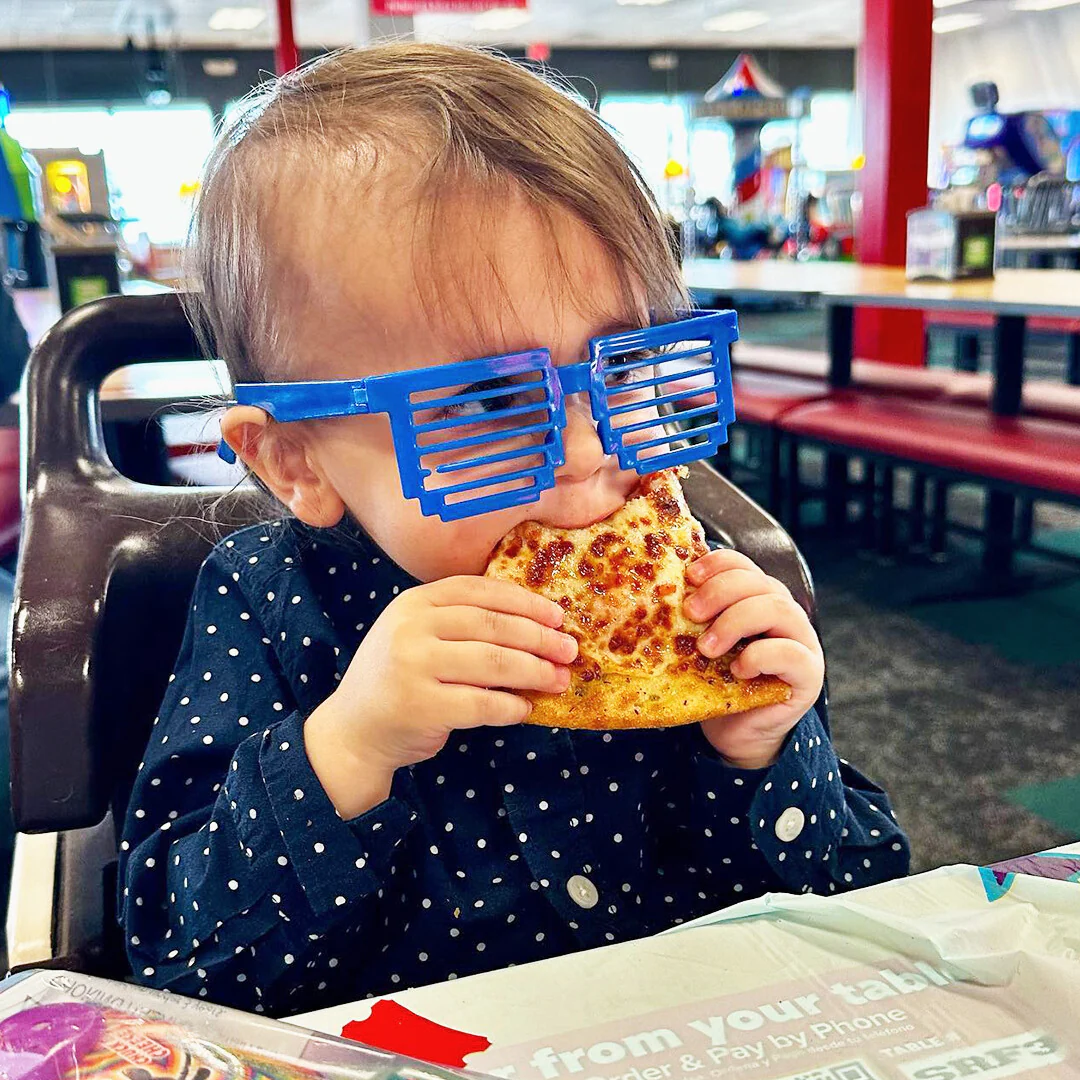 2 Horas de Juegos Ilimitado para 2 Personas + 1 Pizza Regular + 40% Off en HBD desde $15 en Chuck E. Cheese's de Multiplaza - Image 8