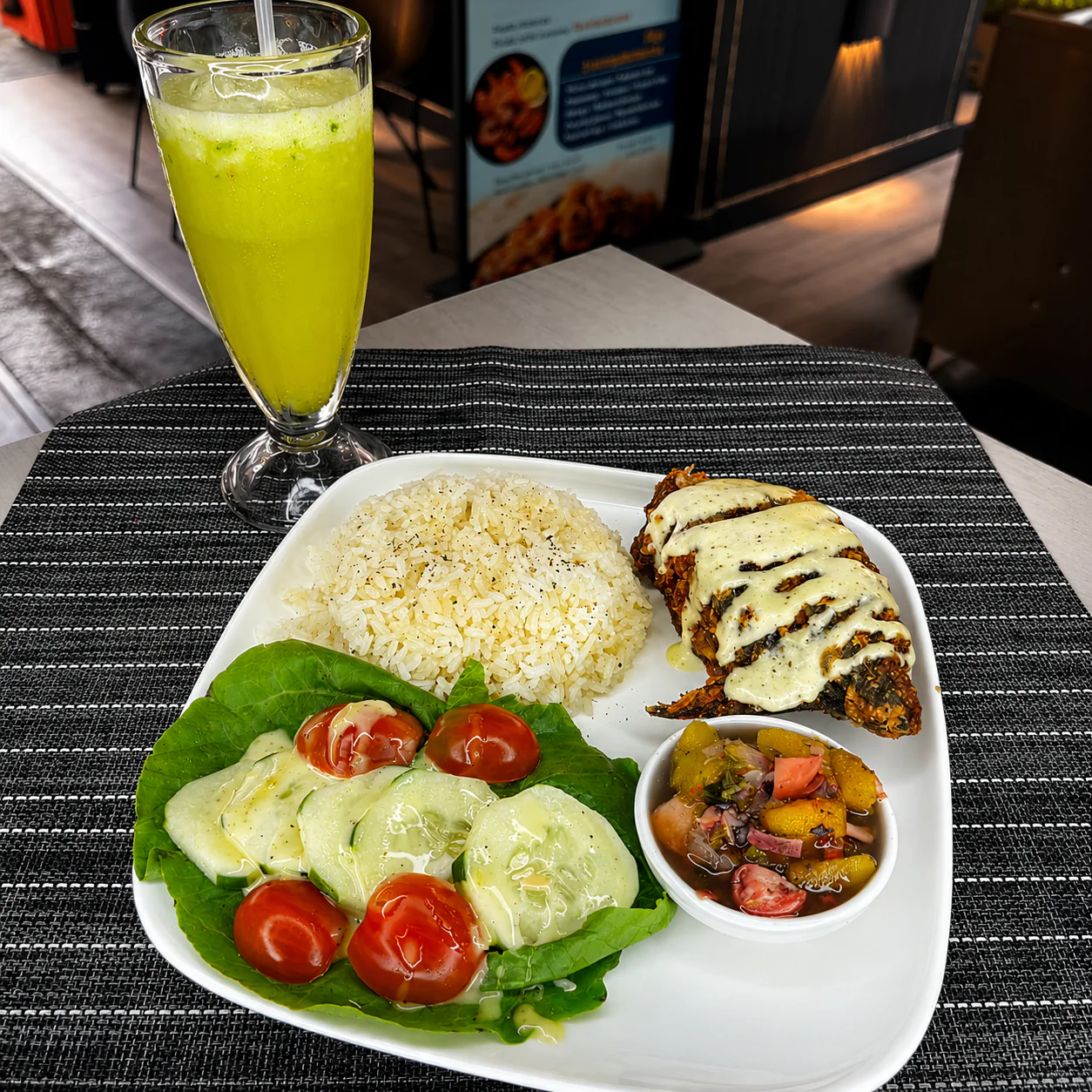2 Platos a Elegir + Guarnición + Ensalada por solo $10 para 2 personas en Raw and Real - Image 4