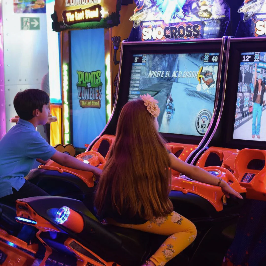 2 Horas de Juego Ilimitado + Pizza Mediana + Jarra de Soda para 2 Personas por $15 en Johnny & Red’s - Image 7