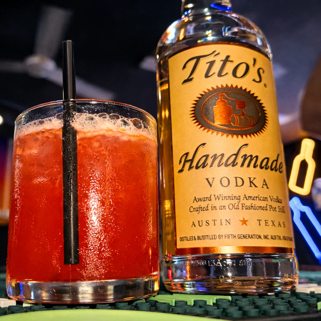 Open Bar por 1 Hora + Vaso Coleccionable Drink Stop + Entrada a Chill Out para 2 Personas por $10 en Drink Stop - Image 6