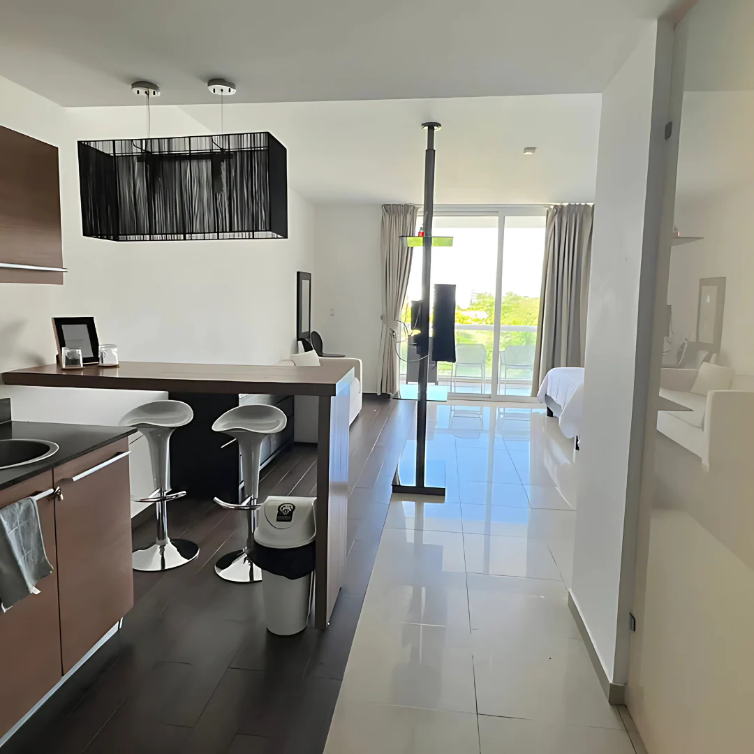 Estadía de 1 o 2 Noches en Playa Blanca Town Center Suites para hasta 4 Personas desde $99 en Beach Houses - Image 6
