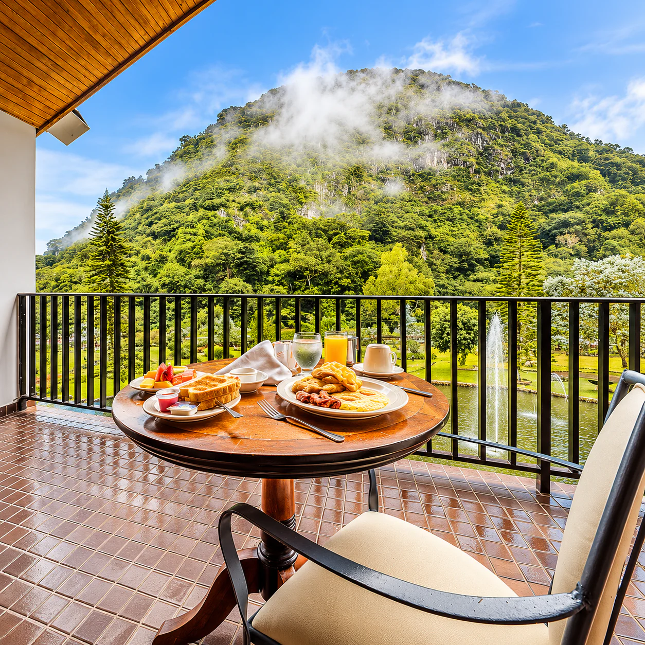 Estadía en Habitación Deluxe para 2 Adultos y 2 Niños + Desayuno por solo $105 en el Hotel Bambito - Image 7