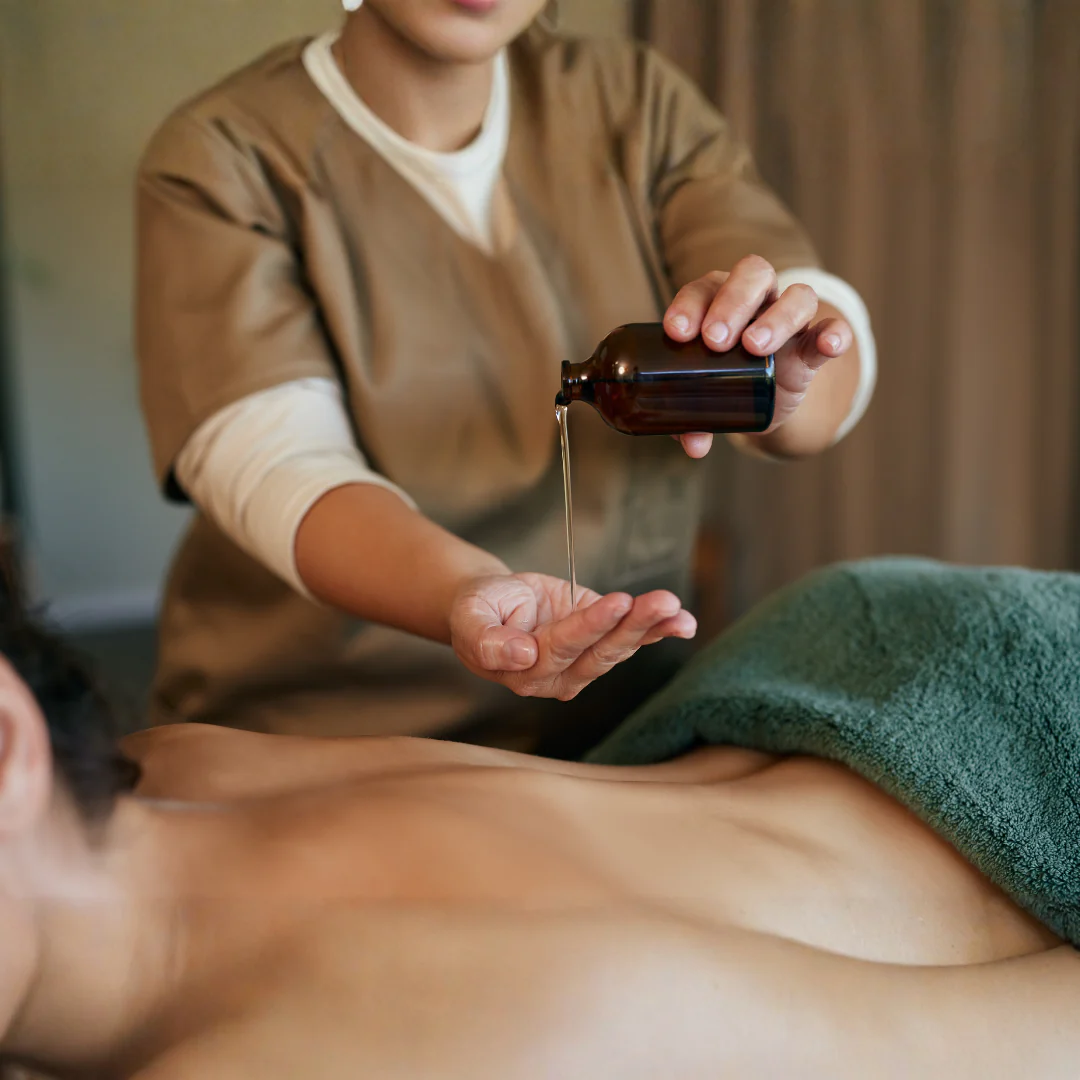 Masaje Relajante Cuerpo Completo + Hidratación Facial + Aromaterapia por $14.99 en Elara Beauty Spa - Image 3