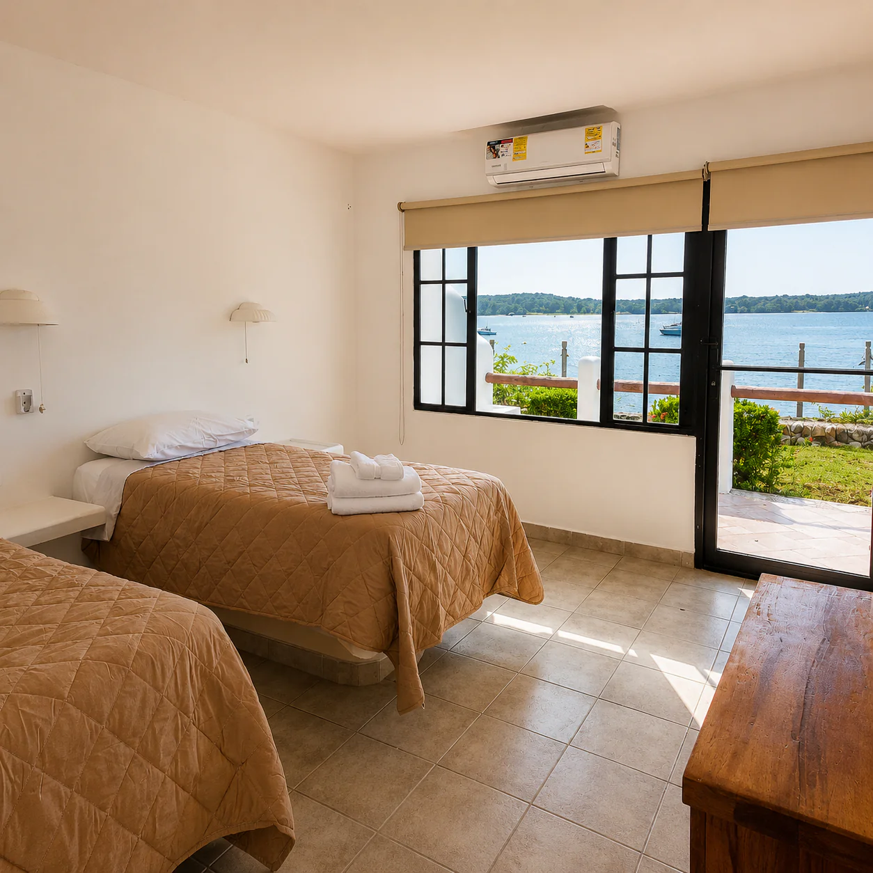 Estadía para 2 Personas + Tour de Isla + Posible Avistamiento de Ballenas por $120 en Hotel Punta Galeón Resort - Image 4