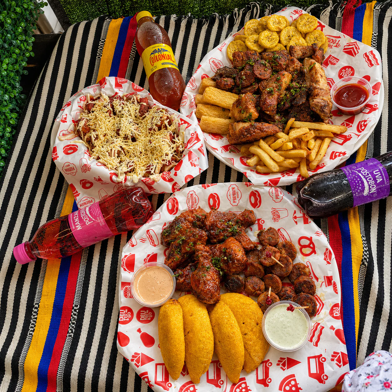Paga $12 y Consume $20 en Comidas y Bebidas en Arepitas Q Chimba - Image 5