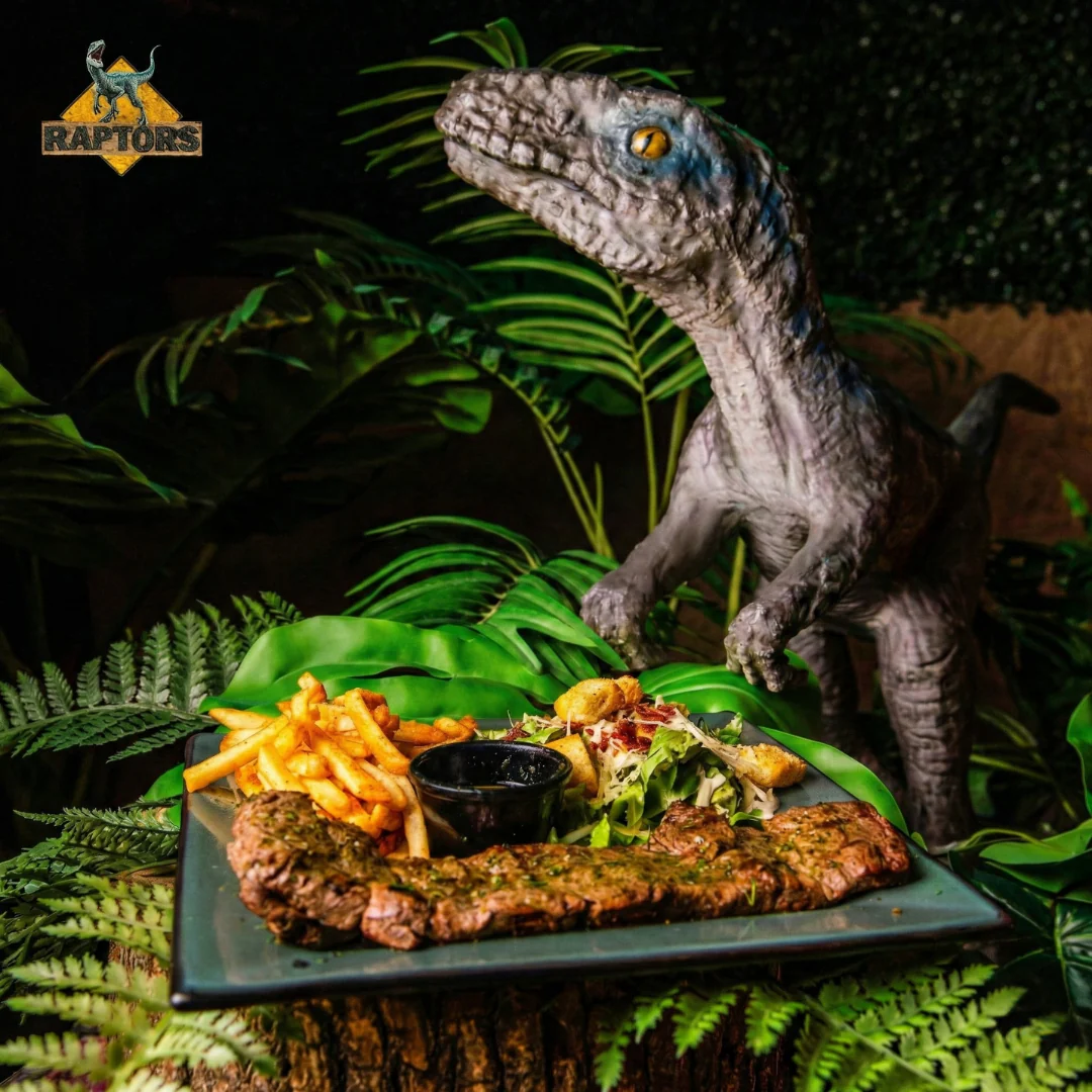 Paga $20 y Consume $35 en todo el Menú de Comidas y Bebidas en Raptors – Altaplaza - Image 7