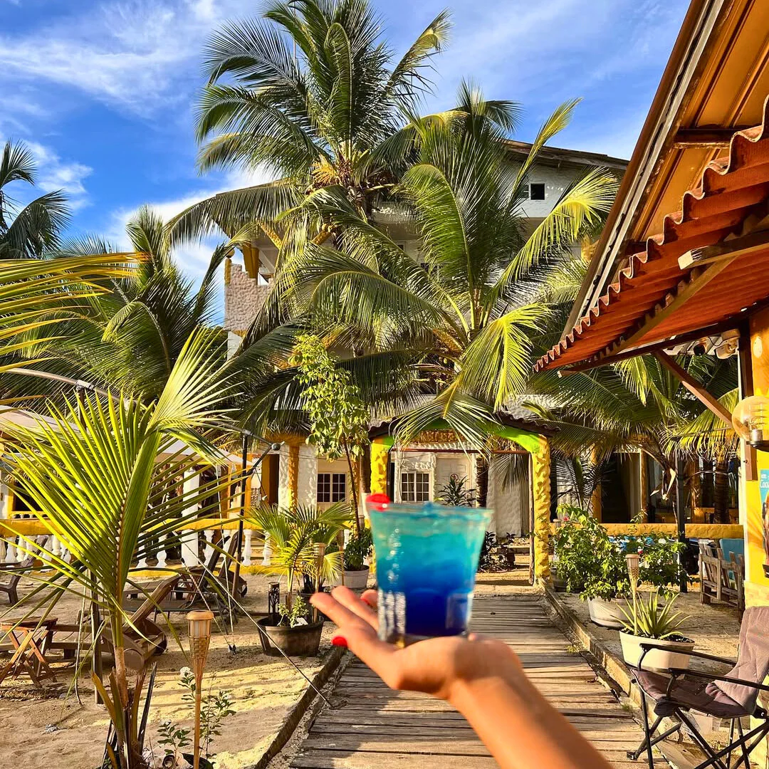 Pasadía de Playa + Almuerzo con Bebida + Traslado de Lancha por $28 en el Hotel Cocotal Isla Grande - Image 2